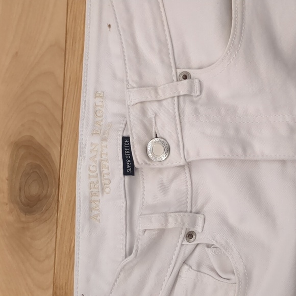 American Eagle, white jean shorts, size 6 - Picture 2 of 3